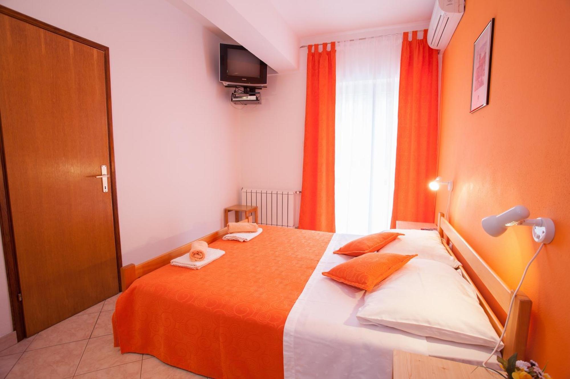 Pansion Burin Otel Baška Oda fotoğraf