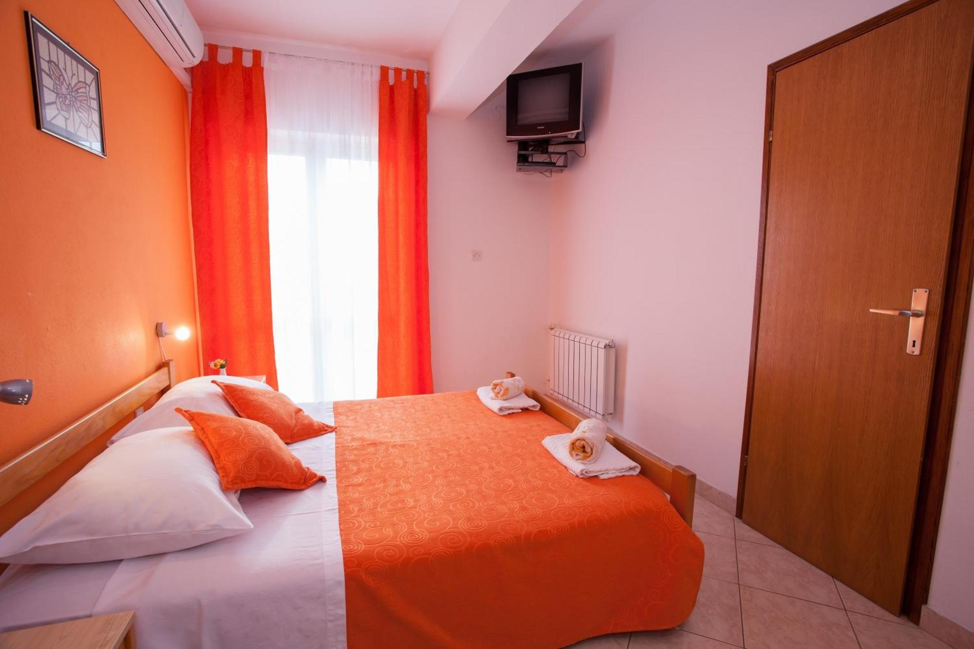 Pansion Burin Otel Baška Oda fotoğraf