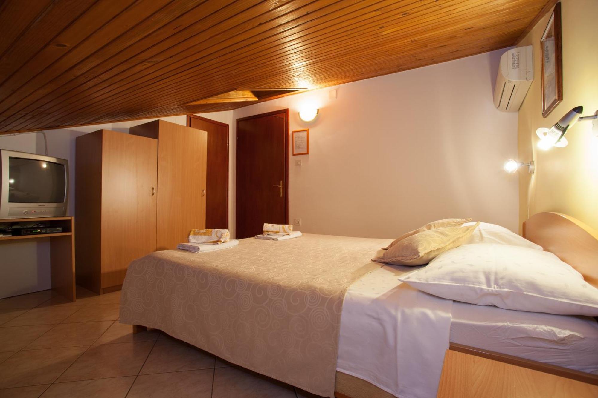 Pansion Burin Otel Baška Oda fotoğraf
