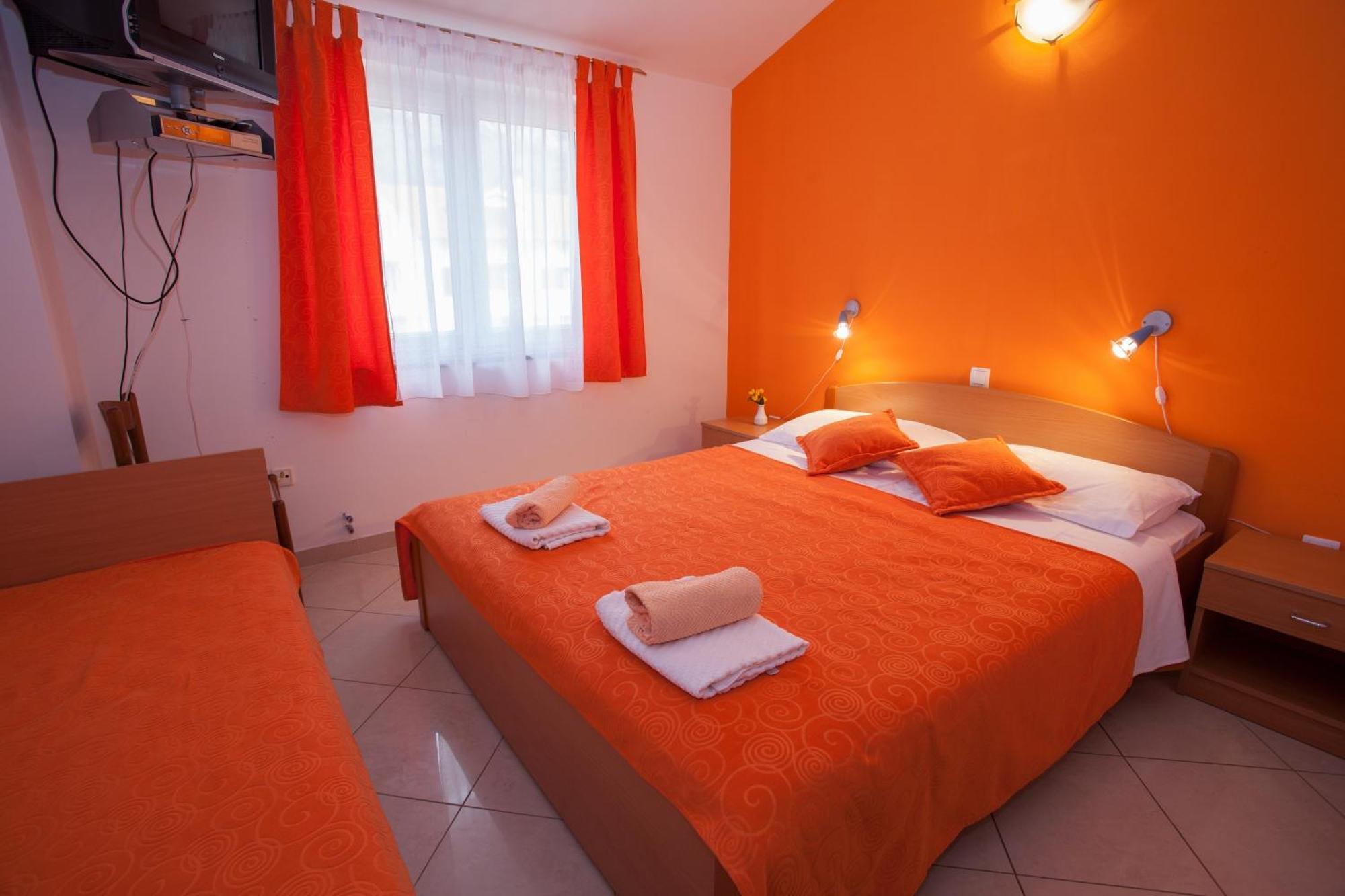 Pansion Burin Otel Baška Oda fotoğraf
