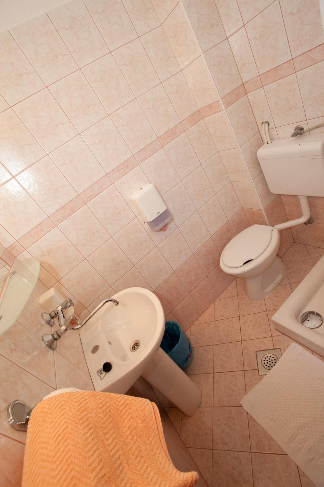 Pansion Burin Otel Baška Oda fotoğraf