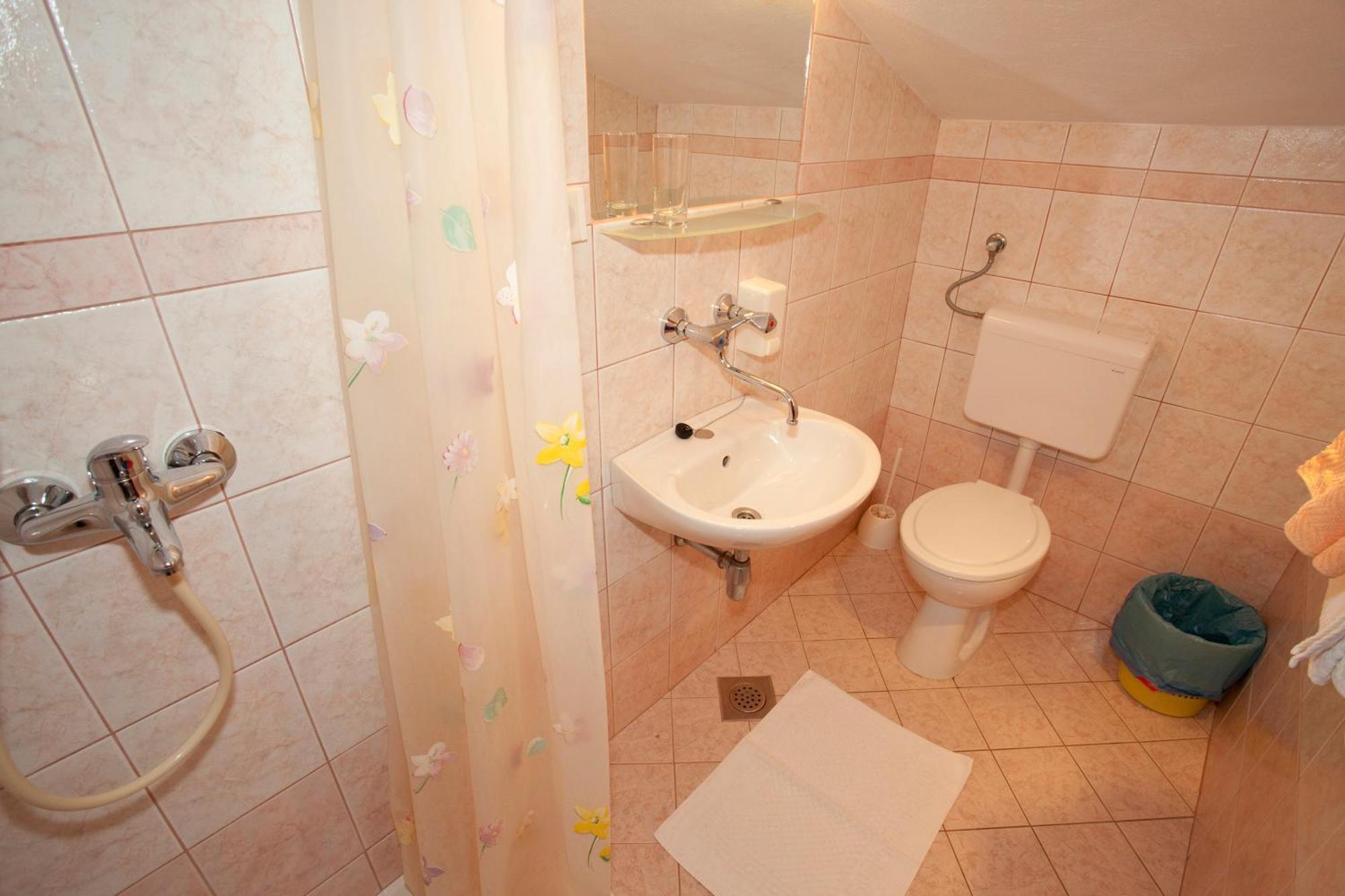 Pansion Burin Otel Baška Oda fotoğraf