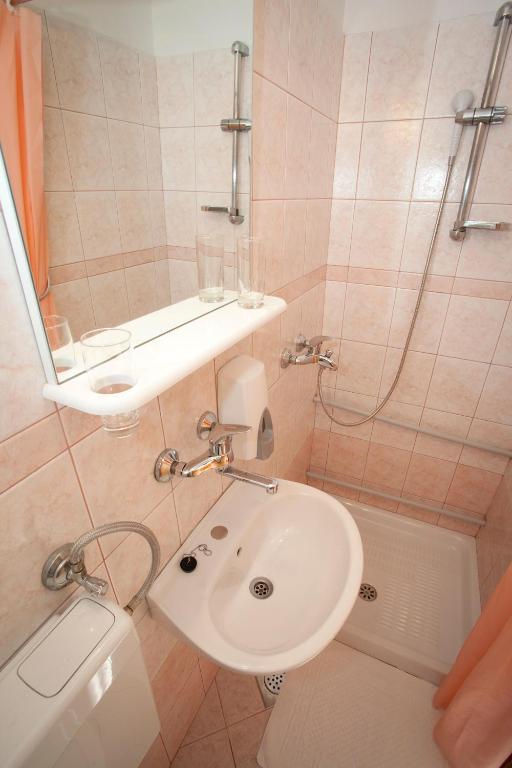 Pansion Burin Otel Baška Oda fotoğraf